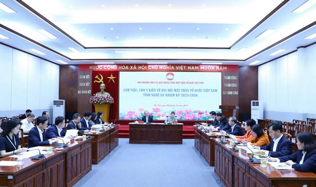 Quang cảnh buổi làm việc