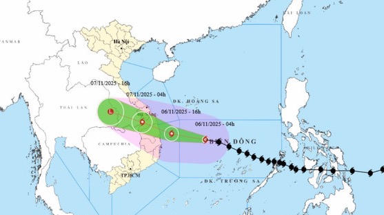 Bão số 13 di chuyển nhanh hơn, chỉ còn cách Quy Nhơn khoảng 450km