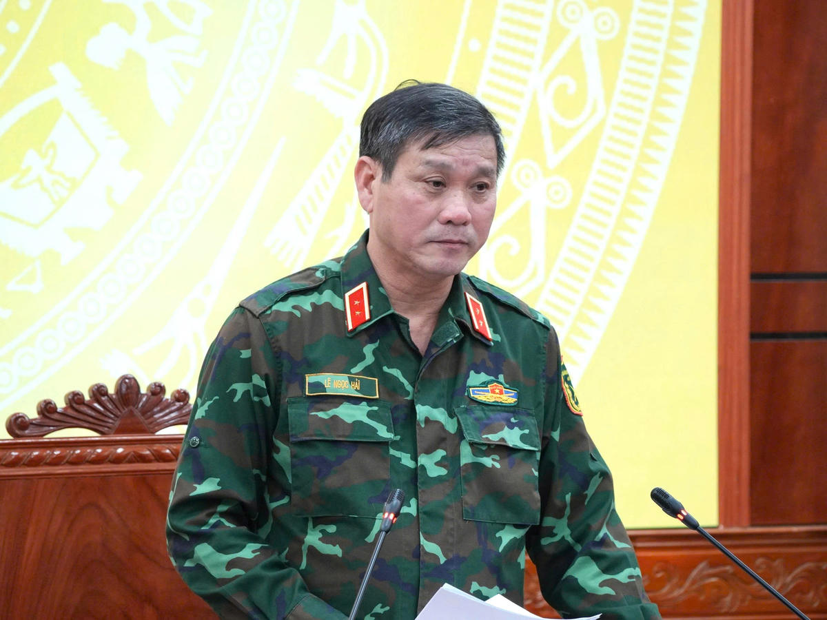 Trung tướng Lê Ngọc Hải, Tư lệnh Quân khu 5 phát biểu tại cuộc họp với UBND tỉnh Gia Lai về công tác phòng chống bão số 13. Ảnh: CV.. 