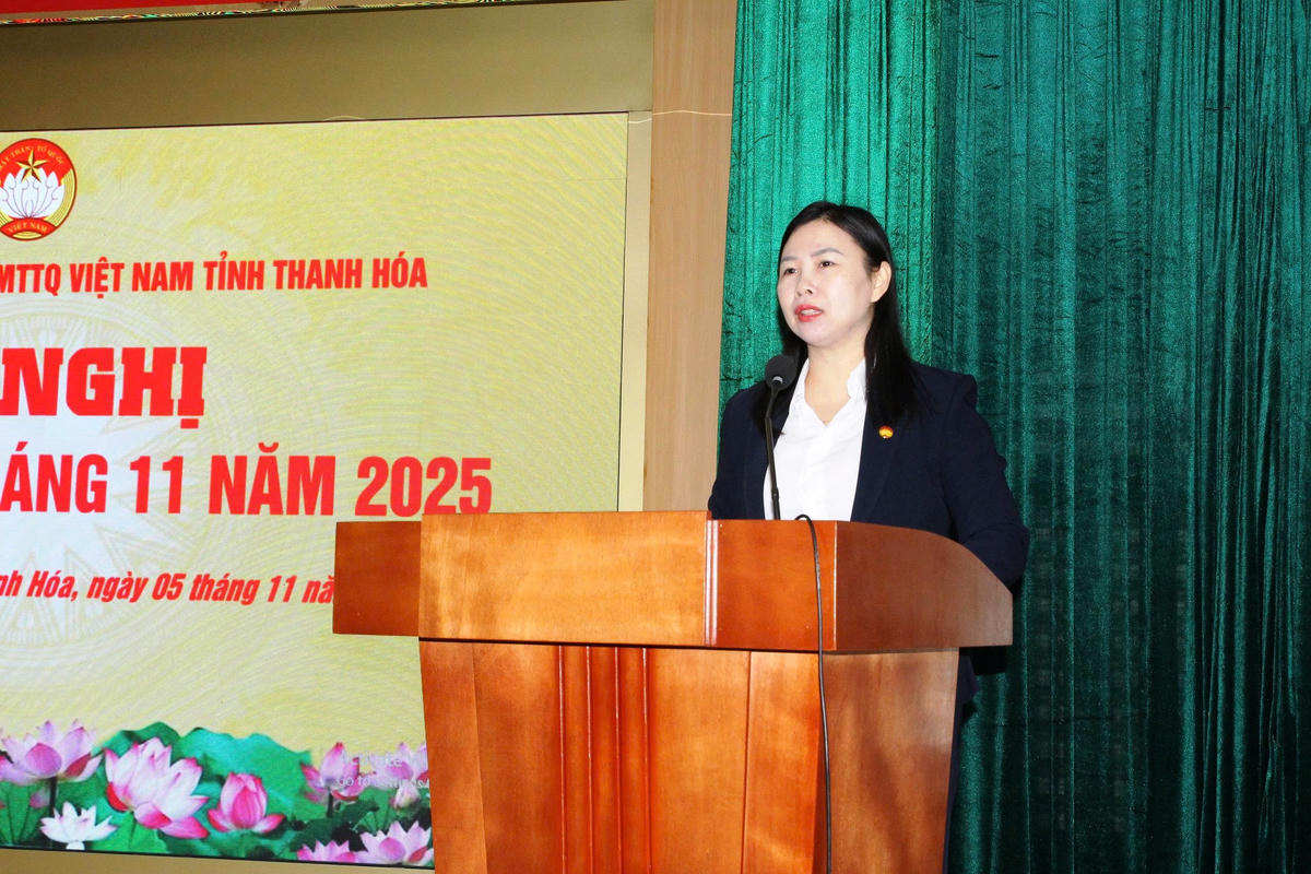 Bà Nguyễn Thị Phương, Phó Chủ tịch Ủy ban MTTQ tỉnh Thanh Hóa phát biểu tại hội nghị. Ảnh: Nguyễn Chung.