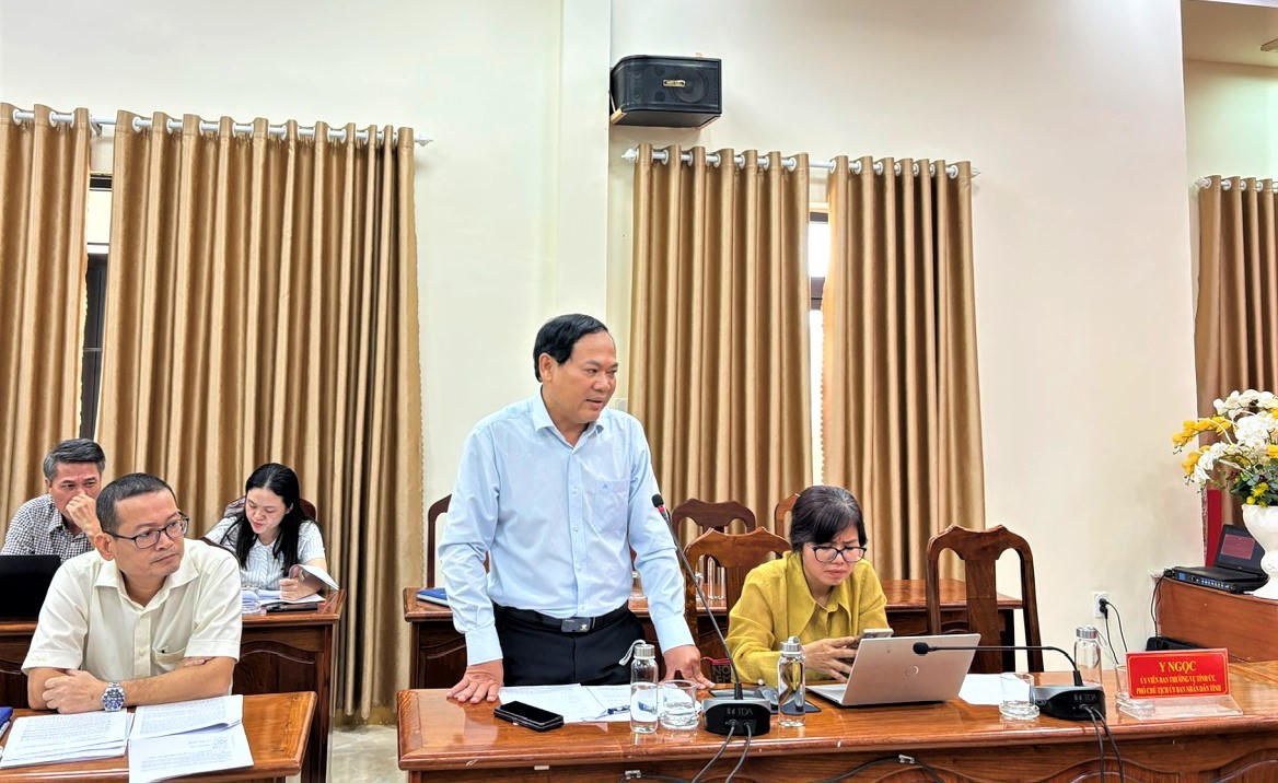 Các đại biểu trình bàt ý kiến tại cuộc họp. Ảnh: CV.