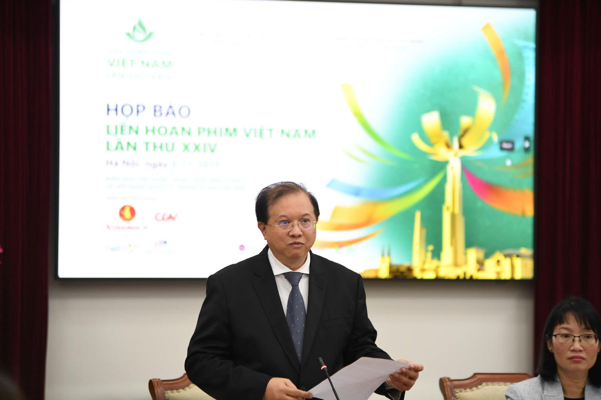 Thứ trưởng Bộ VHTTDL, Trưởng Ban Chỉ đạo LHP Tạ Quang Đông phát biểu tại họp báo. Ảnh: Phạm Sỹ.