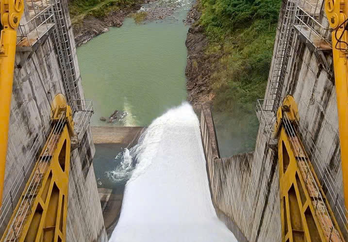 Thủy điện Đakđrinh điều tiết nước. Ảnh: CV.