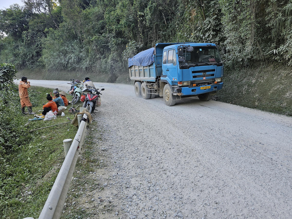 Điện Biên: Xe trọng tải lớn ngược xuôi, tiềm ẩn nhiều hệ lụy