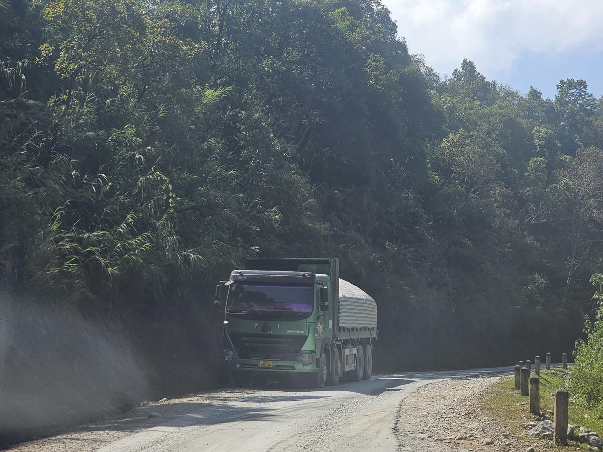 Điện Biên: Xe trọng tải lớn ngược xuôi, tiềm ẩn nhiều hệ lụy