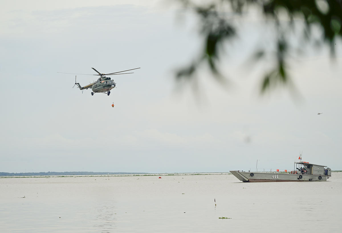 Trung đoàn Không quân 917 (Sư đoàn Không quân 370, Quân chủng Phòng không - Không quân) bay huấn luyện trên vịnh Rạch Giá, tỉnh An Giang. Ảnh Nguyễn Minh.