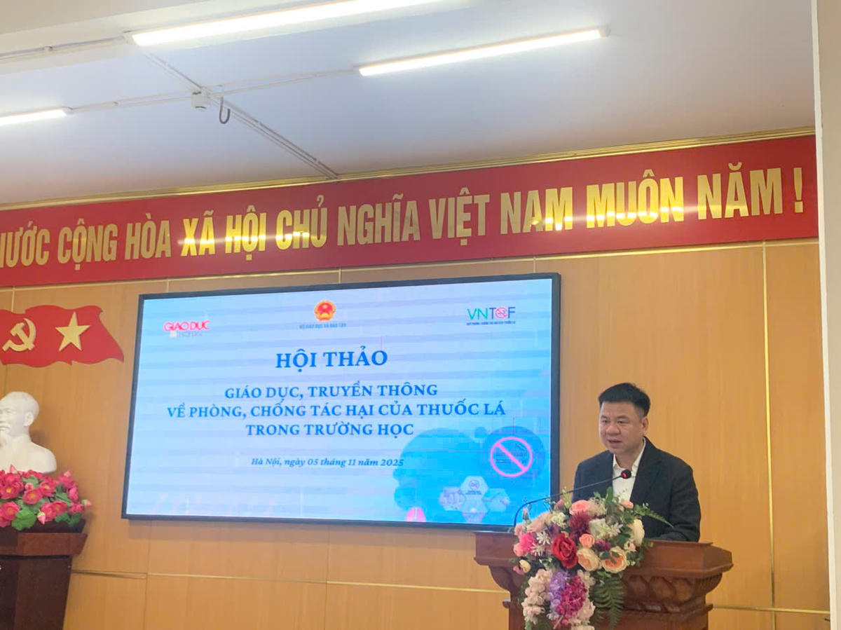 Nhà báo Triệu Ngọc Lâm phát biểu tại lễ trao giải.