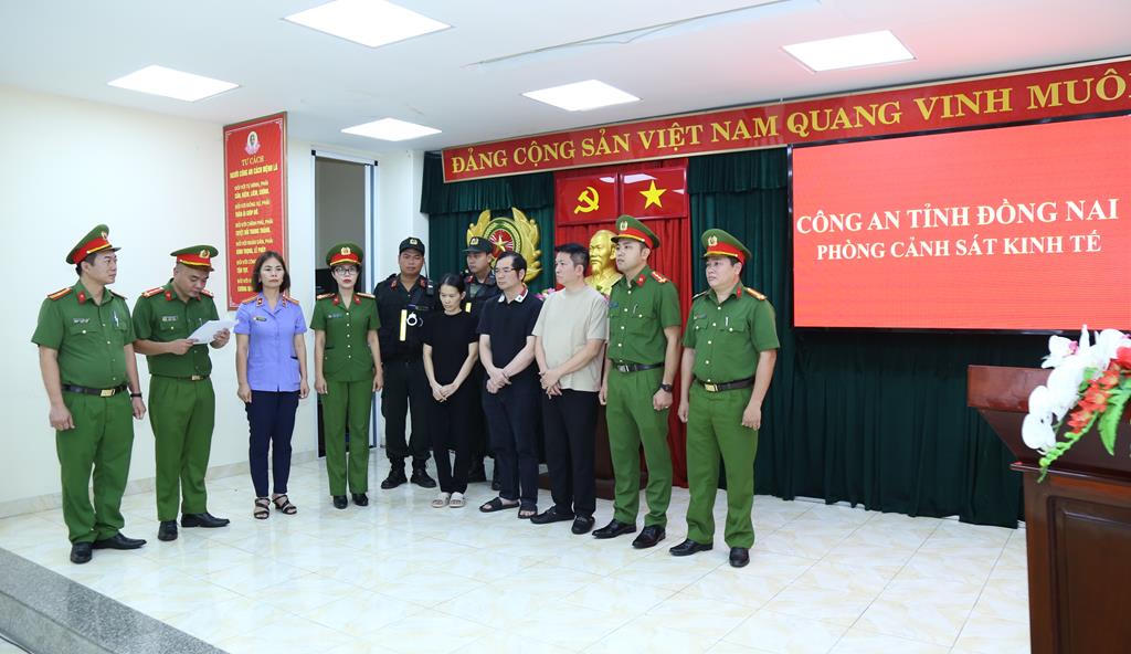 Công an bắt chồng của ca sĩ Đoàn Di Băng