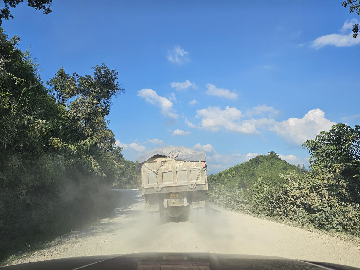 Điện Biên: Xe trọng tải lớn ngược xuôi, tiềm ẩn nhiều hệ lụy