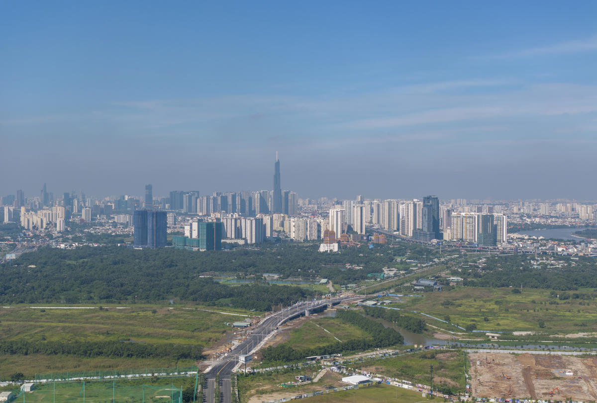 Tọa lạc tại phường Bình Trưng, TP Hồ Chí Minh, đoạn đường Liên Phường dài 660m (bao gồm cầu bắc qua rạch Mương Kinh và đường dẫn vào Khu liên hợp thể dục thể thao quốc gia Rạch Chiếc) đã sẵn sàng, dự kiến thông xe vào ngày 8/11.