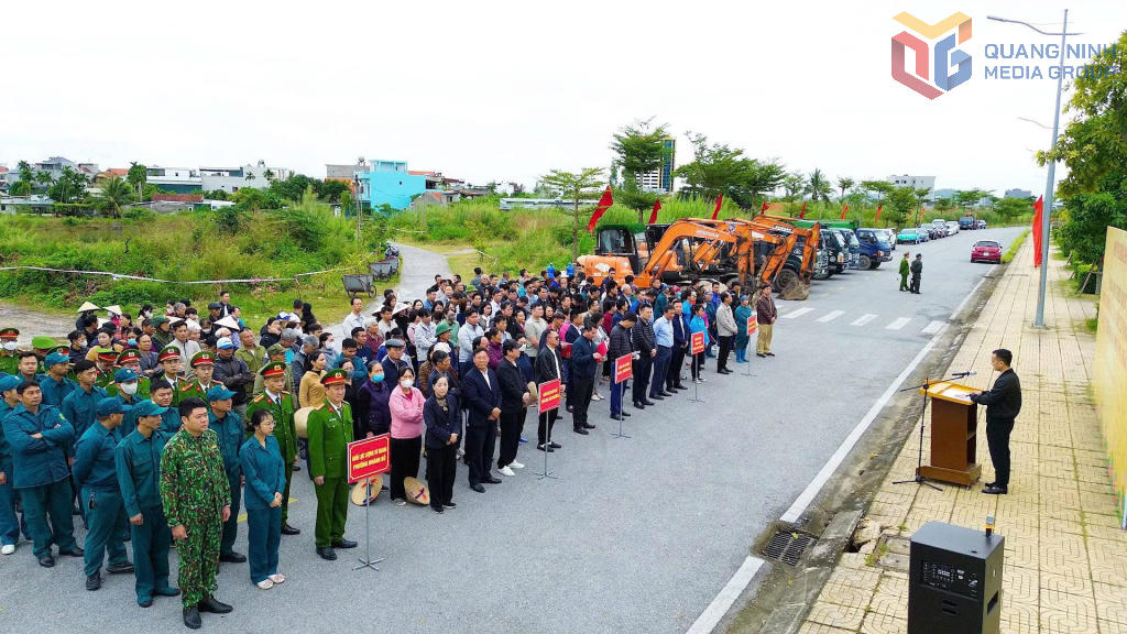 Quang cảnh lễ phát động chiến dịch tại phường Hoành Bồ. Ảnh: QMG. 