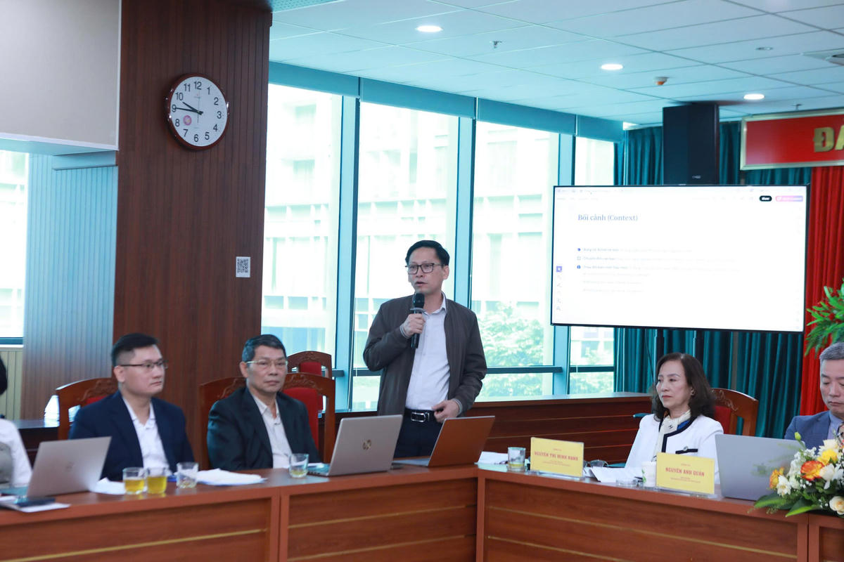 Chuyên gia trao đổi tại hội thảo.