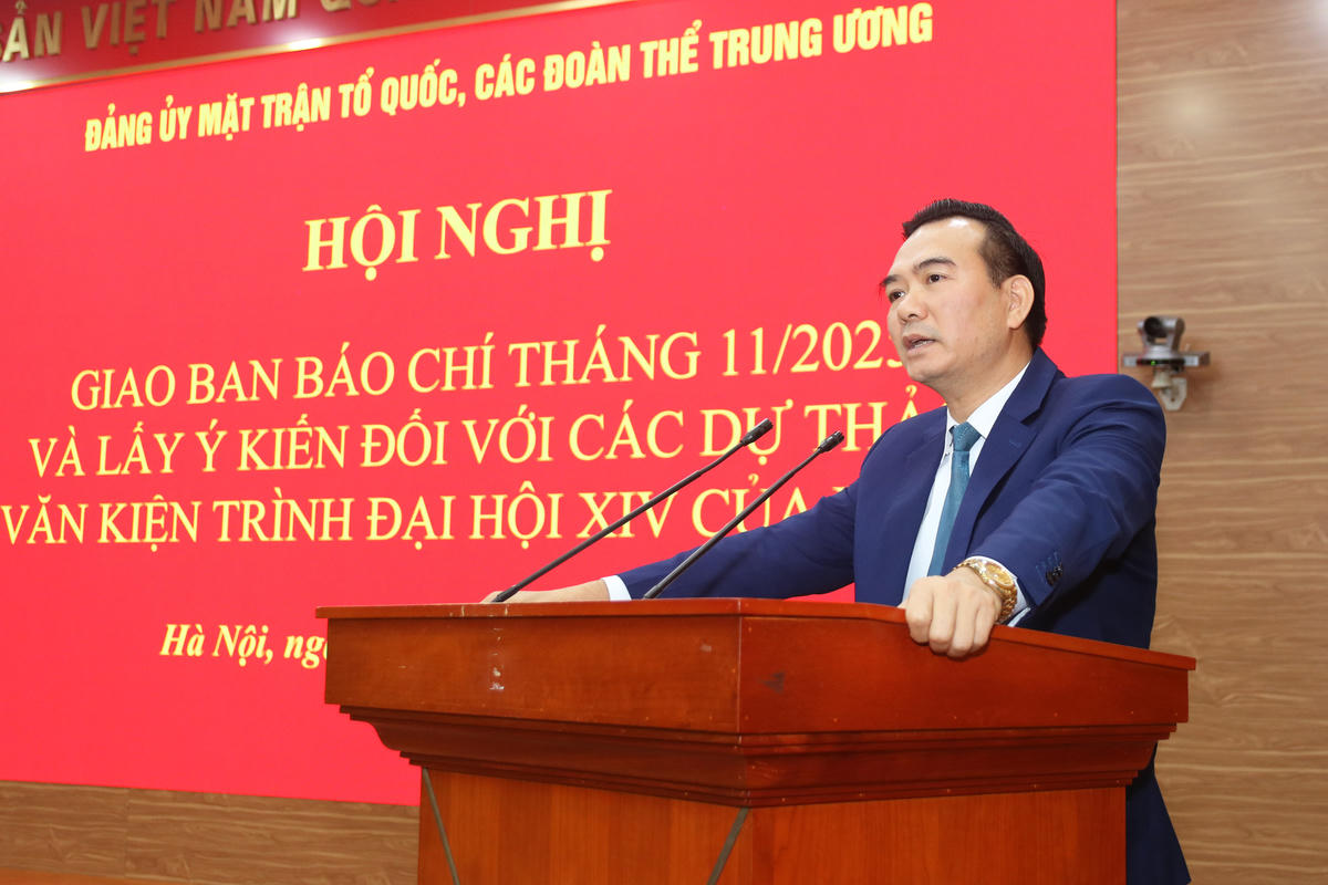 Ông Nguyễn Minh Chung, Trưởng ban Tuyên giáo và Dân vận Đảng ủy MTTQ, các đoàn thể Trung ương phát biểu tại Hội nghị.