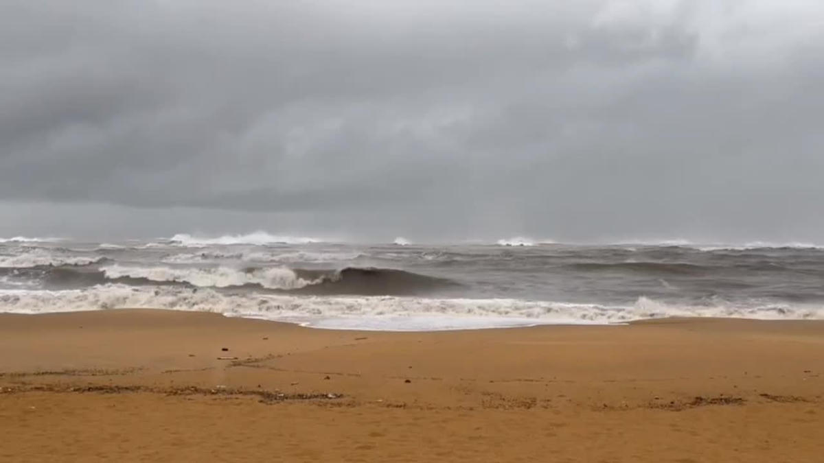 Biển Quy Nhơn, tỉnh Gia Lai lúc 15h10'ngày 6/11. Ảnh: Tấn Thành.