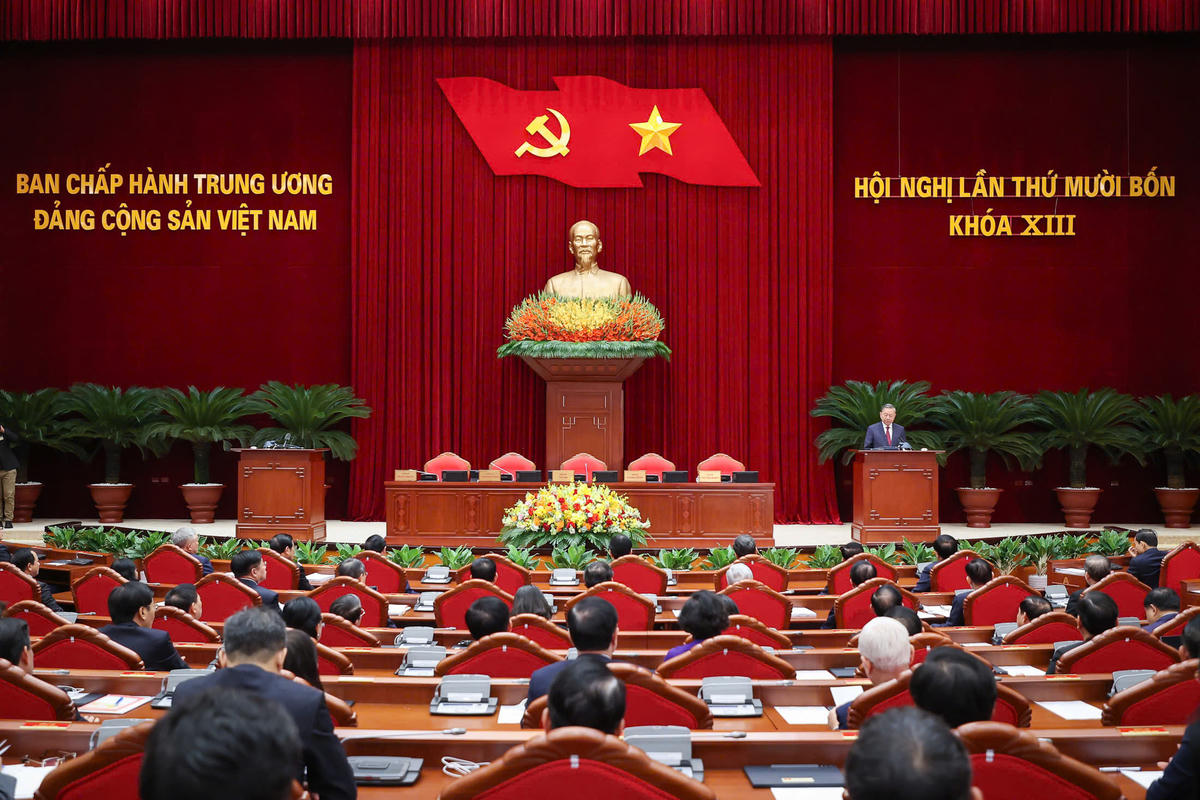 Thông cáo ngày làm việc thứ hai và bế mạc Hội nghị Trung ương 14