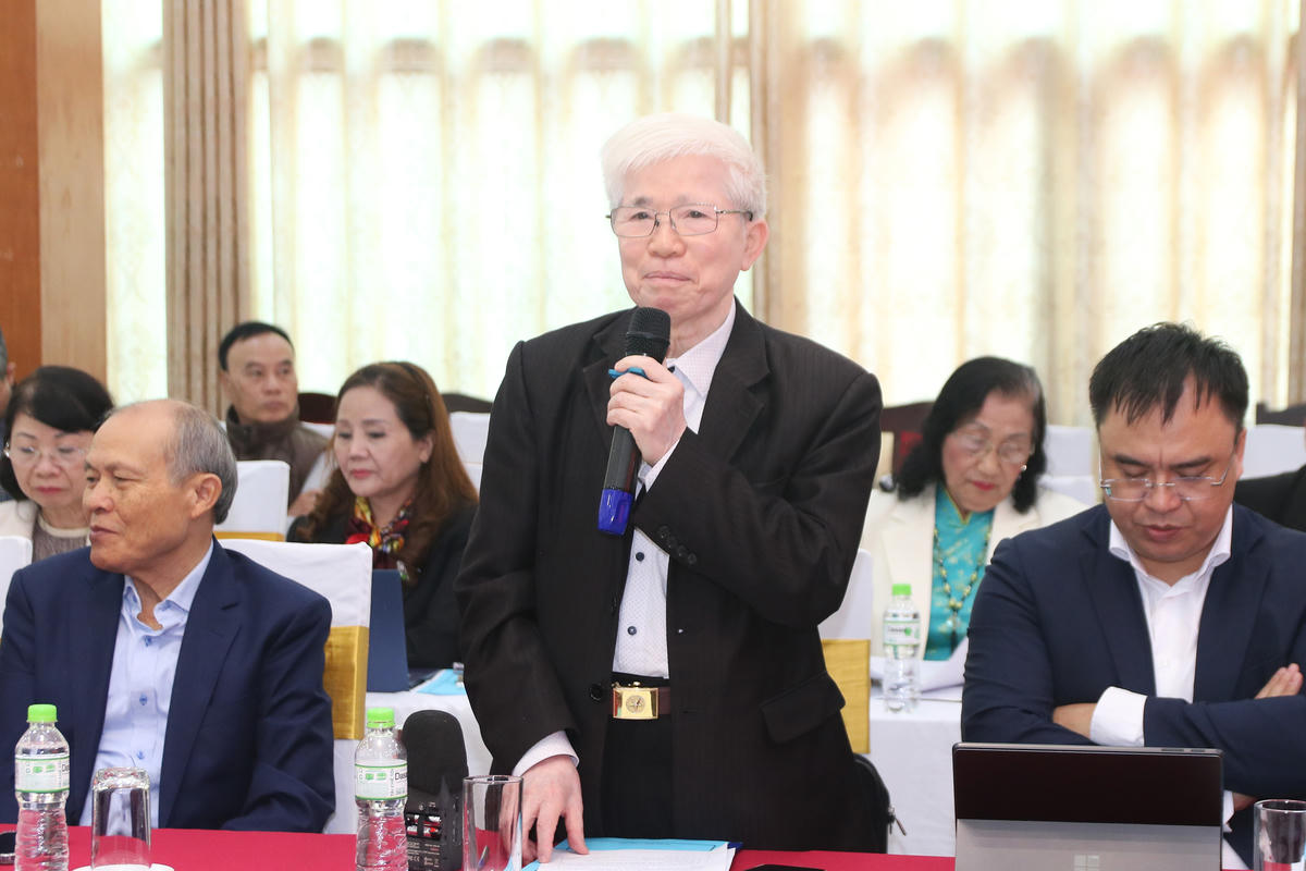 GS.TS Nguyễn Đình Cử, nguyên Viện trưởng Viện Dân số và các vấn đề xã hội phát biểu tại Hội nghị. Ảnh: Tiến Đạt.