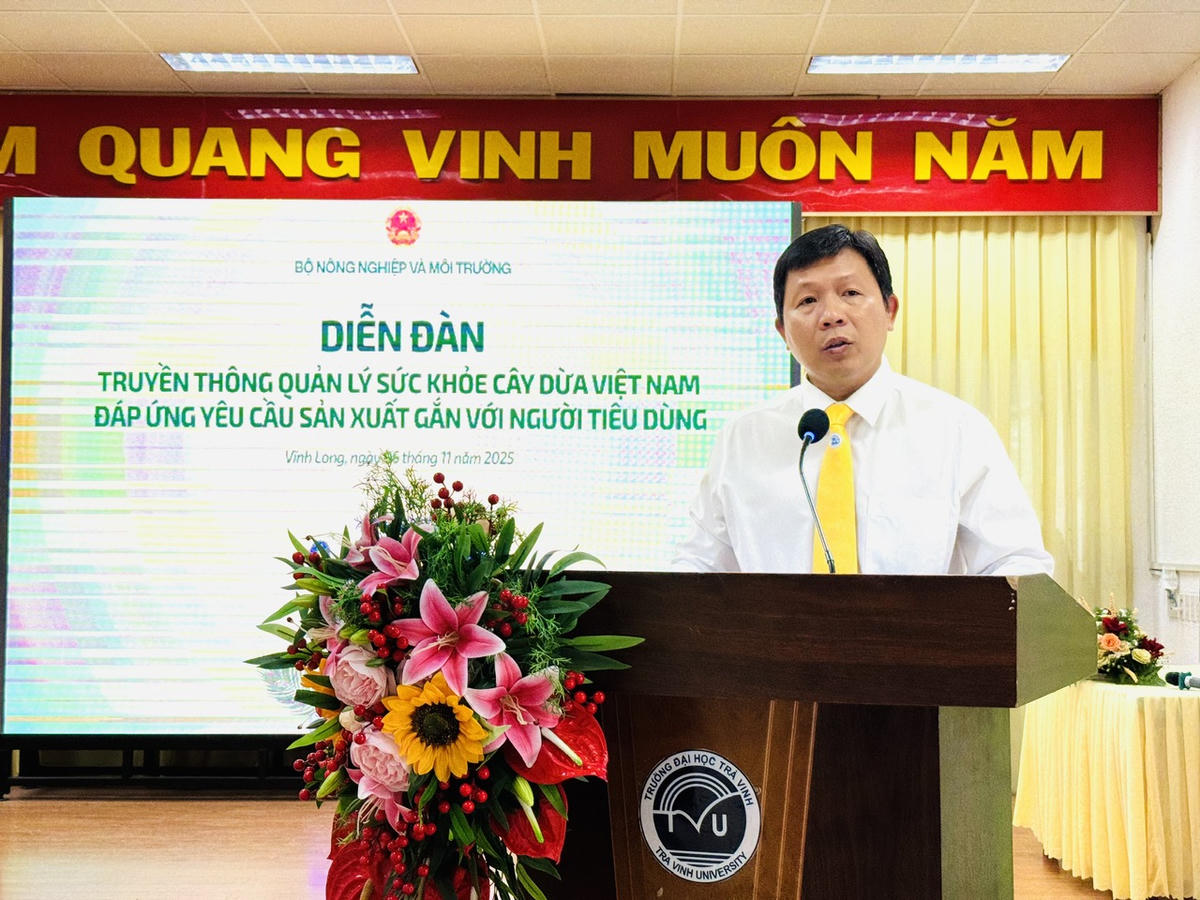 PGS.TS Nguyễn Minh Hòa, Hiệu trưởng Trường Đại học Trà Vinh, phát biểu mở đầu diễn đàn. (Ảnh: LHV)