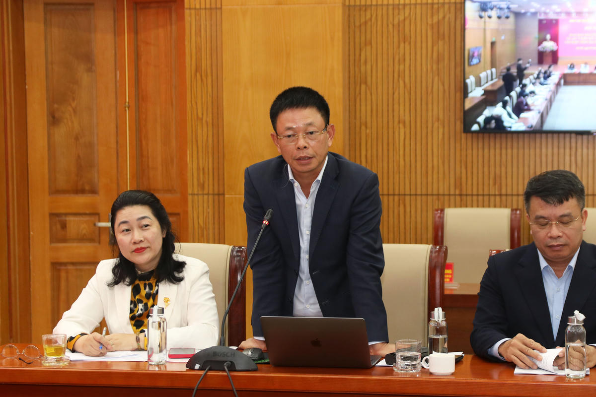 Đại diện lãnh đạo các cơ quan báo chí thảo luận, đóng góp ý kiến tại Hội nghị.