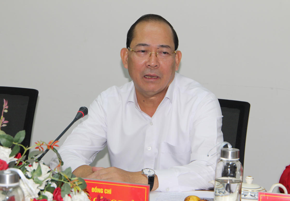 Ông Hoàng Công Thuỷ - Phó Chủ tịch Uỷ ban Trung ương Mặt trận Tổ quốc Việt Nam chủ trì và phát biểu tại buổi làm việc với tỉnh Khánh Hoà. Ảnh: Q.Đ.
