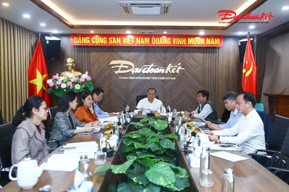 Hội đồng thẩm định giải thưởng “Vinh danh Người truyền lửa”.