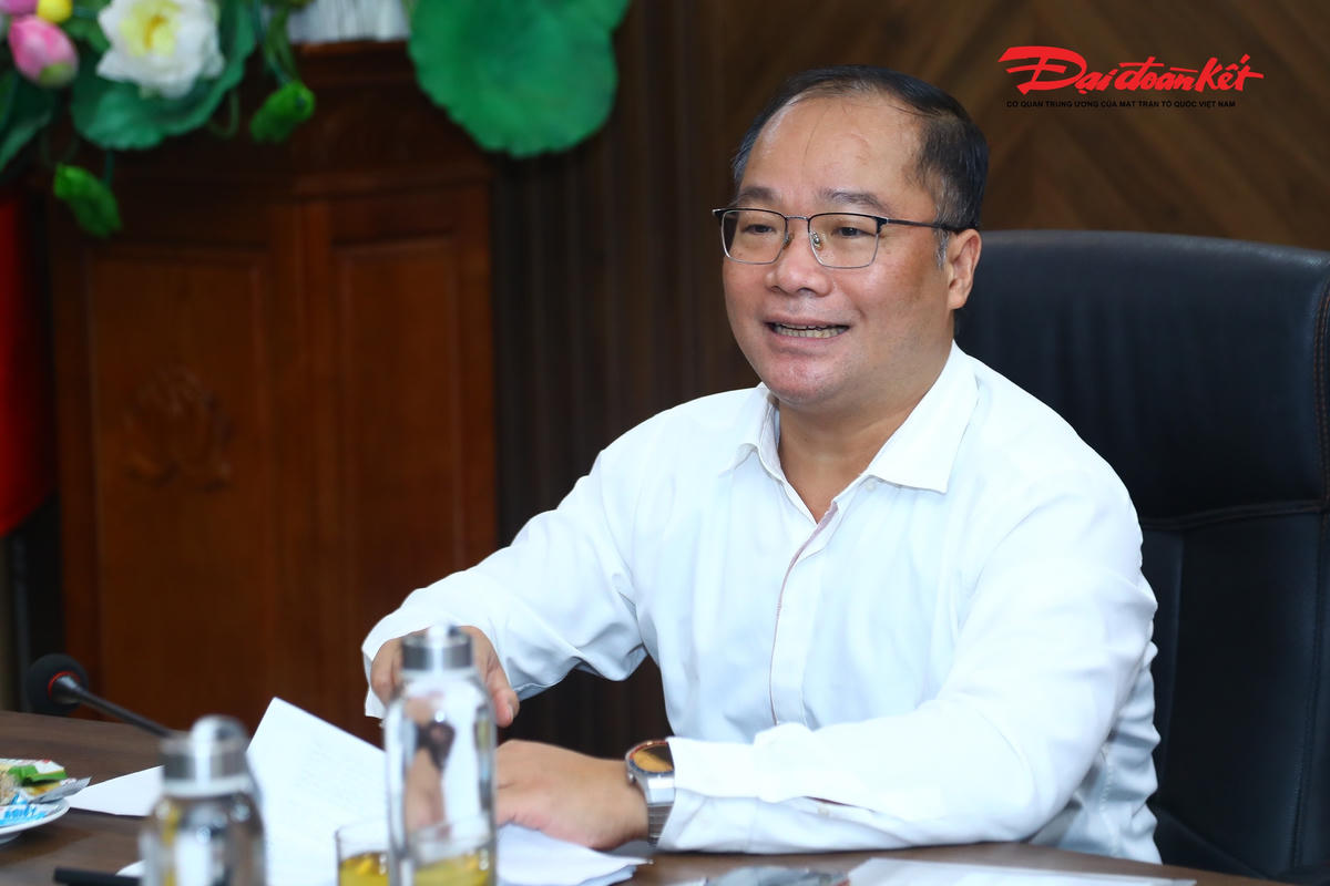 Tiến sĩ Nguyễn Đăng Khang, Phó Tổng Biên tập Báo Đại đoàn kết phát biểu tại buổi lựa chọn các gương mặt tiêu biểu nhận giải thưởng “Vinh danh Người truyền lửa”.