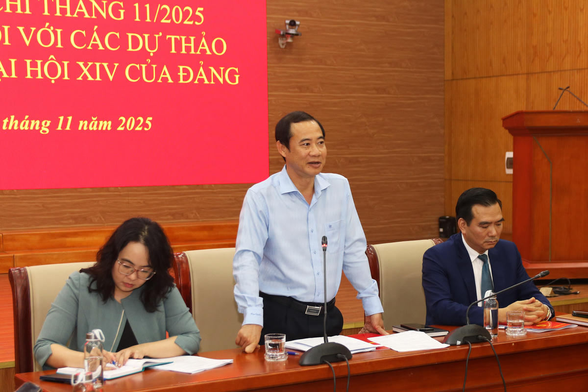 Ông Nguyễn Thái Học, Phó Bí thư Đảng ủy MTTQ, các đoàn thể Trung ương phát biểu tại Hội nghị.