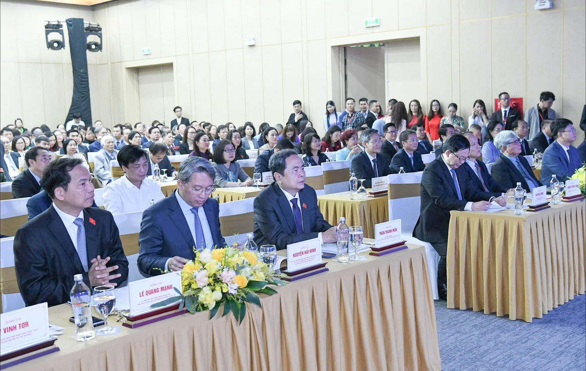 Chủ tịch Quốc hội Trần Thanh Mẫn và các đại biểu dự Lễ hưởng ứng Ngày Pháp luật Việt Nam. Ảnh: Lâm Hiển