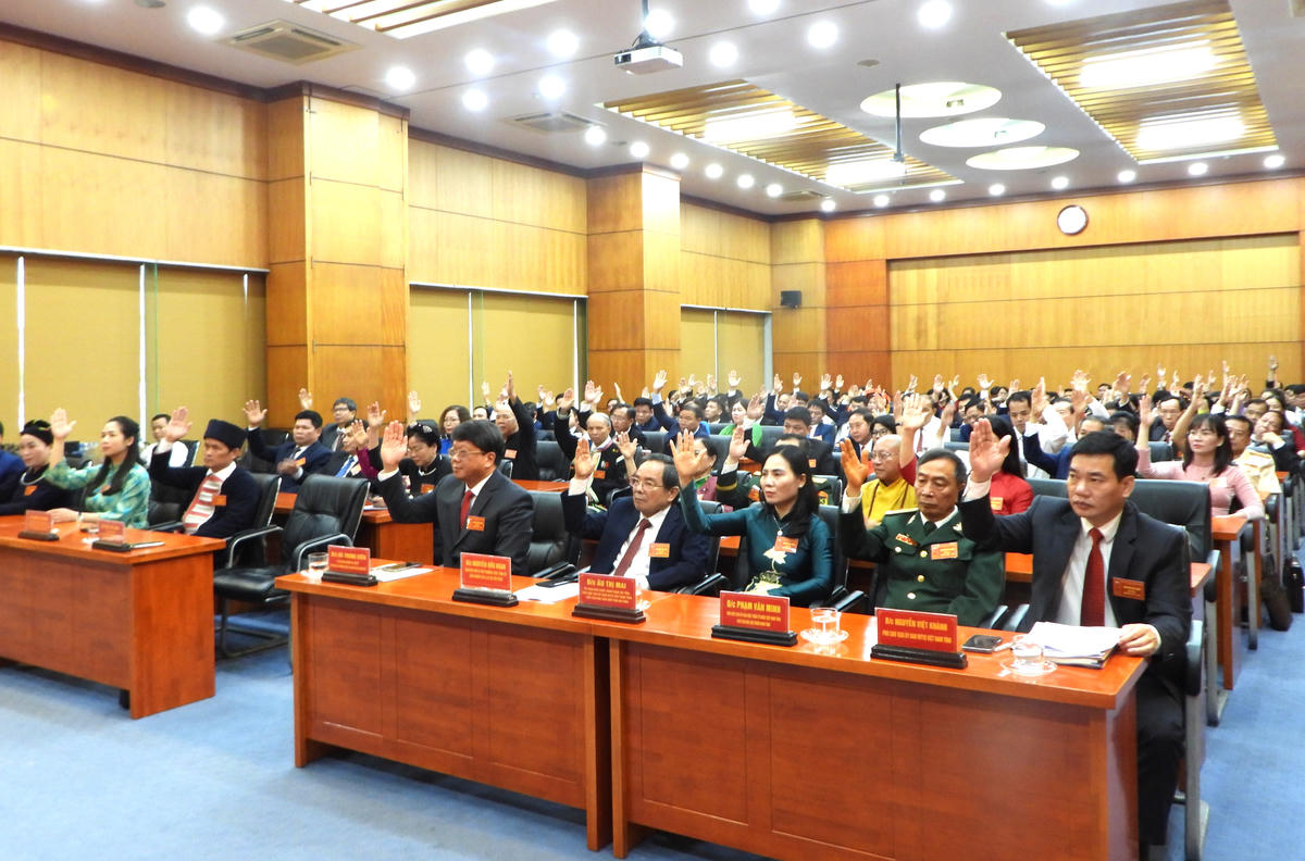 Các đại biểu hiệp thương thống nhất cử các Phó chủ tịch Ủy ban MTTQ Việt Nam tỉnh Tuyên Quang khóa I. Ảnh: Đ.S.