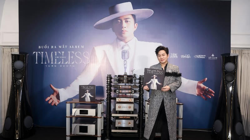 Tùng Dương ra mắt đĩa than đầu tay “The Voice-Timeless” với những tình khúc bất hủ