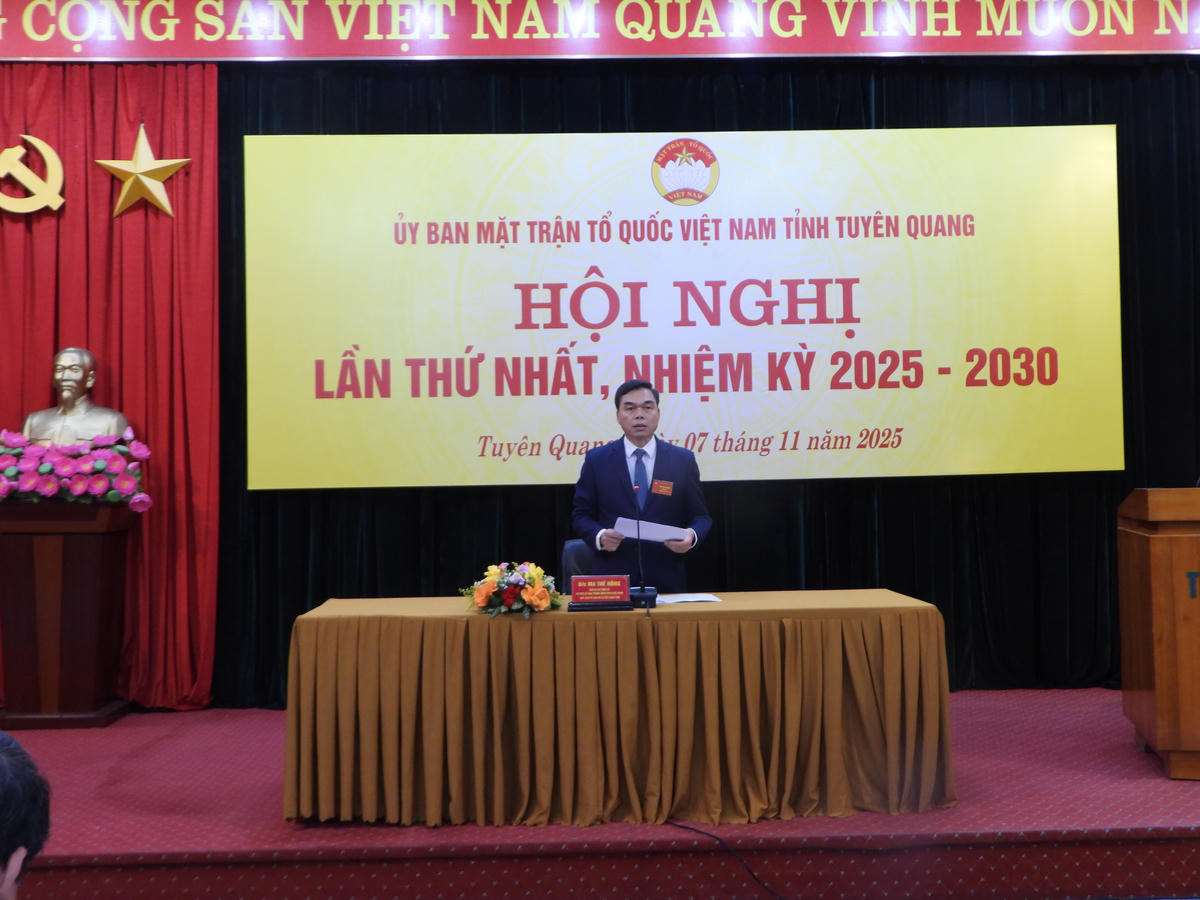 Ông Ma Thế Hồng, Phó Bí thư Tỉnh ủy, Chủ tịch Ủy ban MTTQ Việt Nam tỉnh Tuyên Quang chủ trì hội nghị. Ảnh: Đ.S.