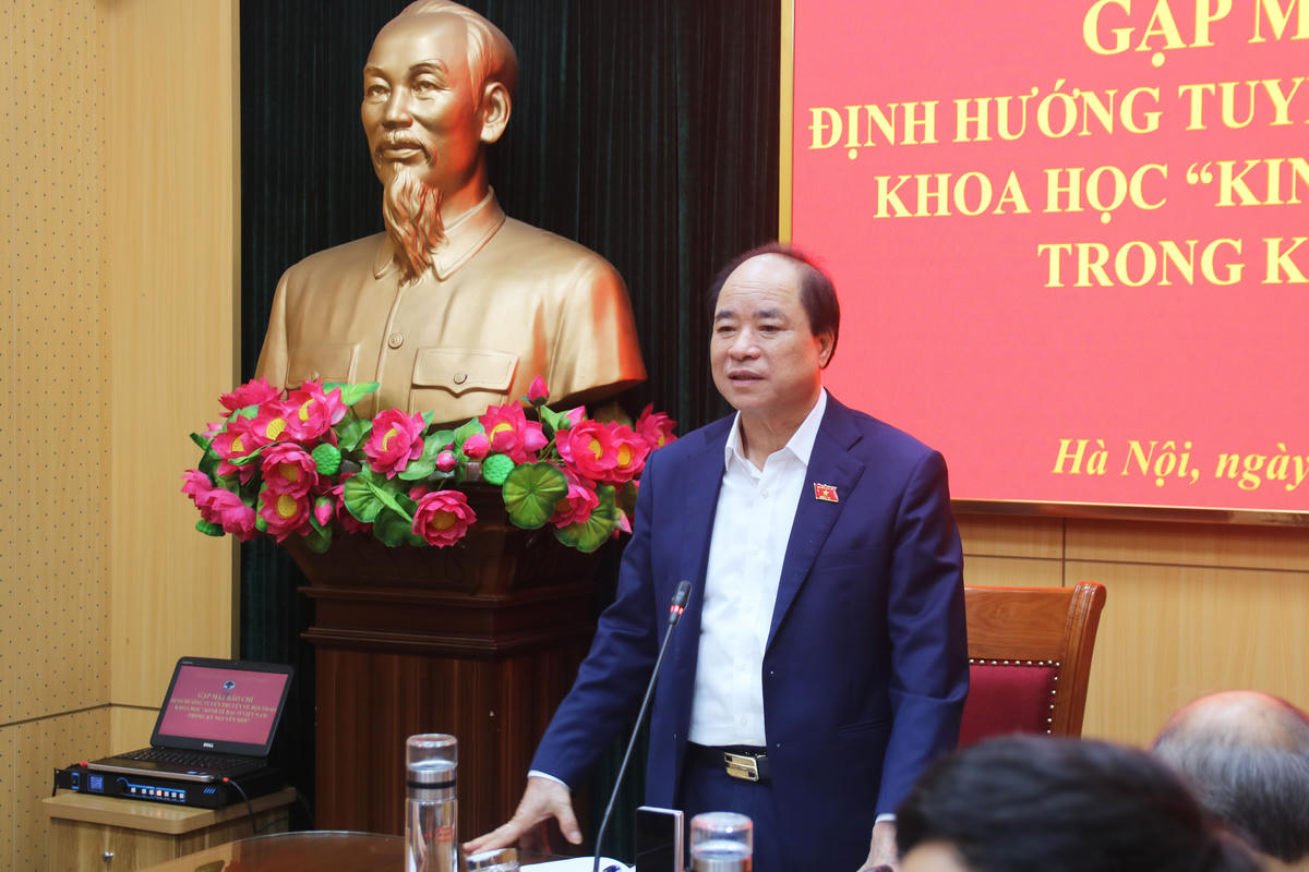 Ông Trương Xuân Cừ - Phó Chủ tịch Thường trực Hội Người cao tuổi Việt Nam phát biểu tại buổi gặp mặt báo chí.