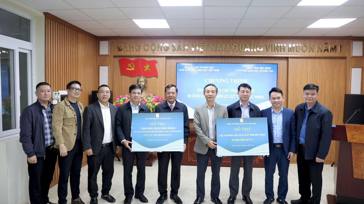 Nhà xuất bản giáo dục Việt Nam cam kết đồng hành cùng học sinh và trường học vùng bão lũ