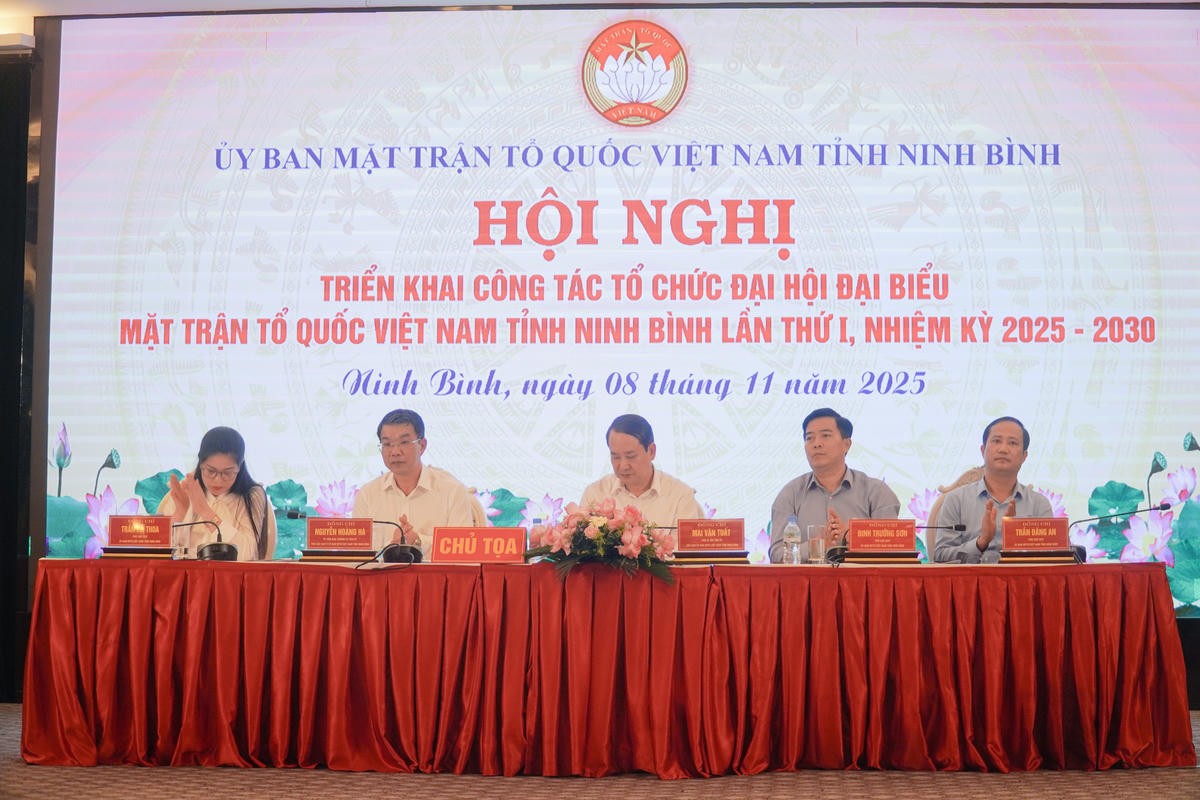 Đoàn chủ tịch chủ trì hội nghị. Ảnh: Đình Minh.