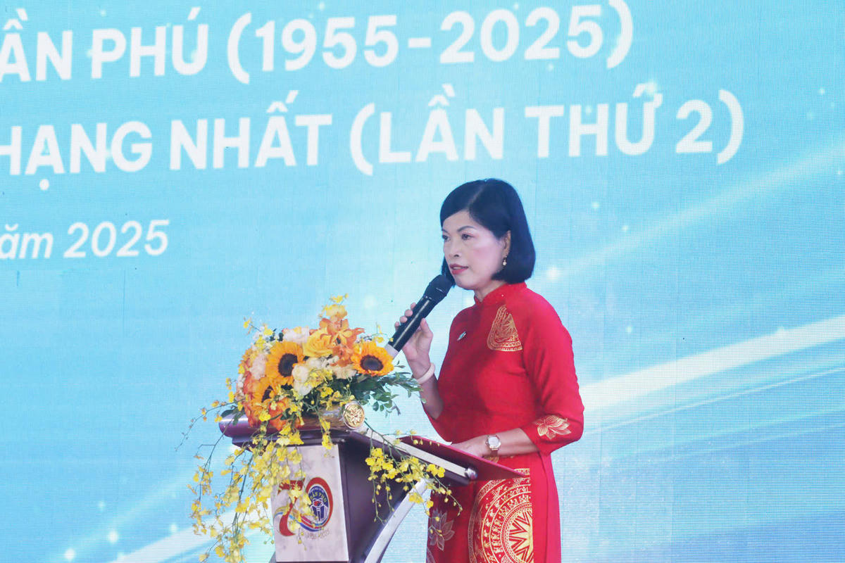Bà Lê Thị Minh Tâm, Bí thư Đảng uỷ, Hiệu trưởng Nhà trường phát biểu khai mạc. Ảnh: PT.&nbsp;