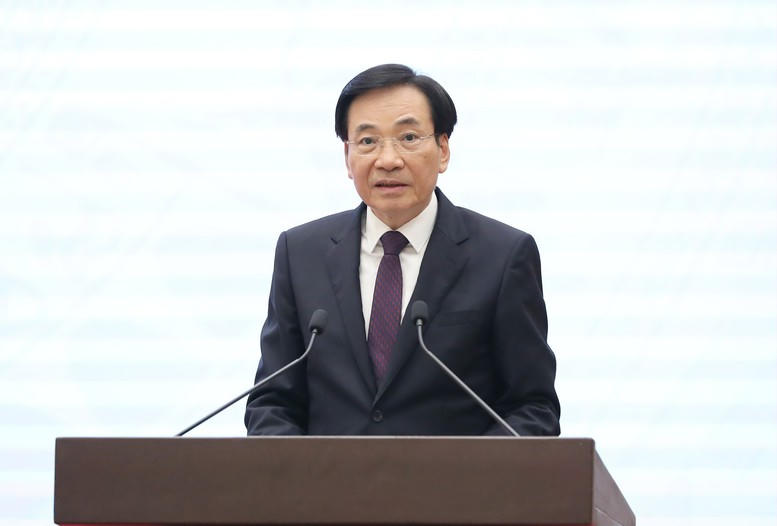 Bộ trưởng, Chủ nhiệm Văn phòng Chính phủ Trần Văn Sơn, Người phát ngôn của Chính phủ phát biểu tại họp báo - Ảnh: VGP