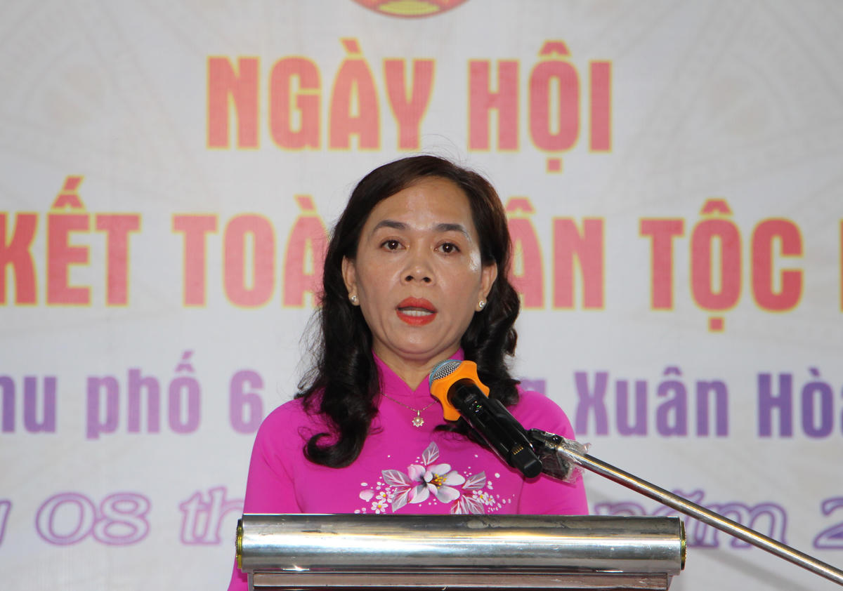 Bà Nguyễn Thanh Xuân – Thành uỷ viên, Bí thư Đảng uỷ, Chủ tịch HĐND phường Xuân Hoà phát biểu tại Ngày hội. Ảnh: Q.Đ.