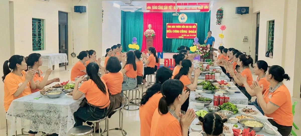 Công đoàn Trường Mầm non Vạn Điểm tổ chức chương trình “Bữa cơm Công đoàn... 