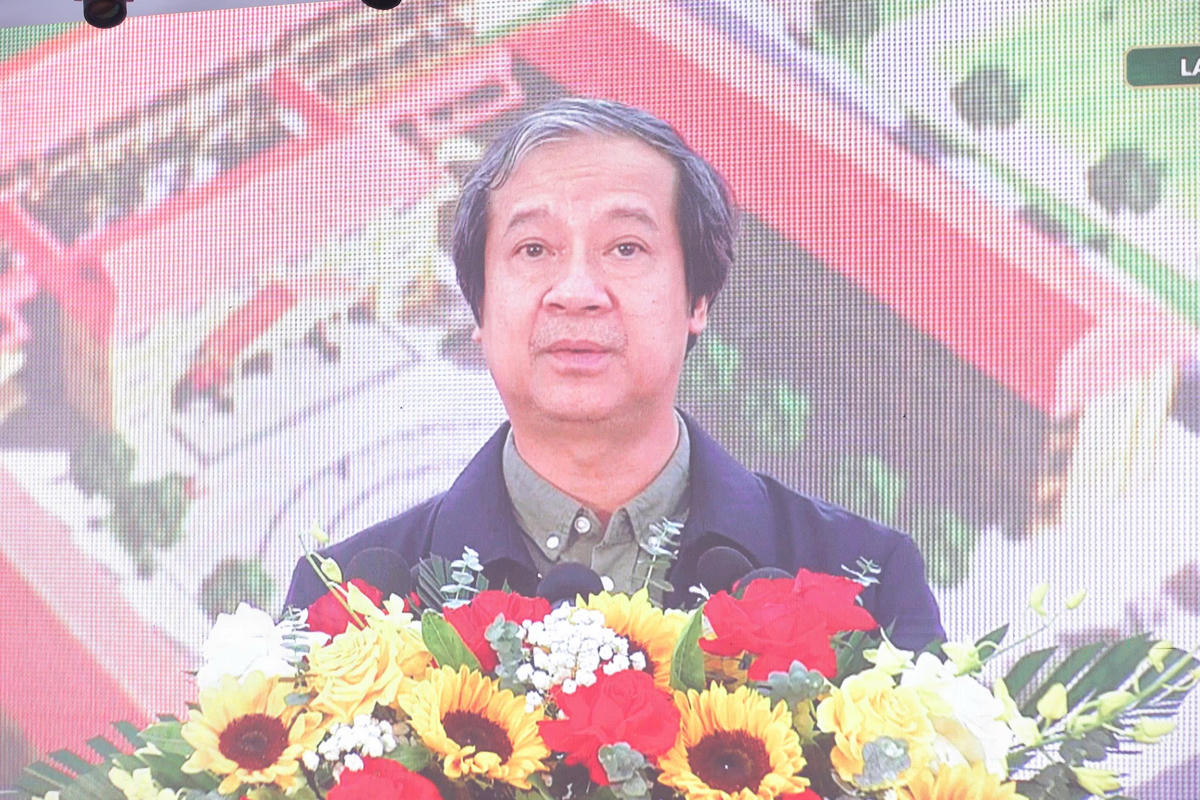 Bộ trưởng Bộ Giáo dục và Đào tạo Nguyễn Kim Sơn phát biểu tại lễ khởi công sáng 9/11. Ảnh: Minh Hiếu