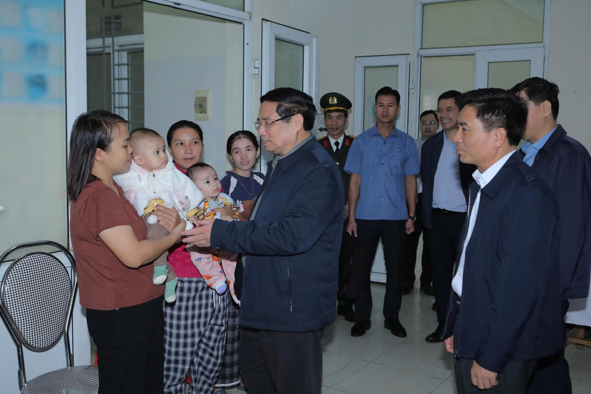 Thủ tướng: Xây dựng trường vùng biên phải thần tốc, táo bạo, vì tương lai con em các dân tộc