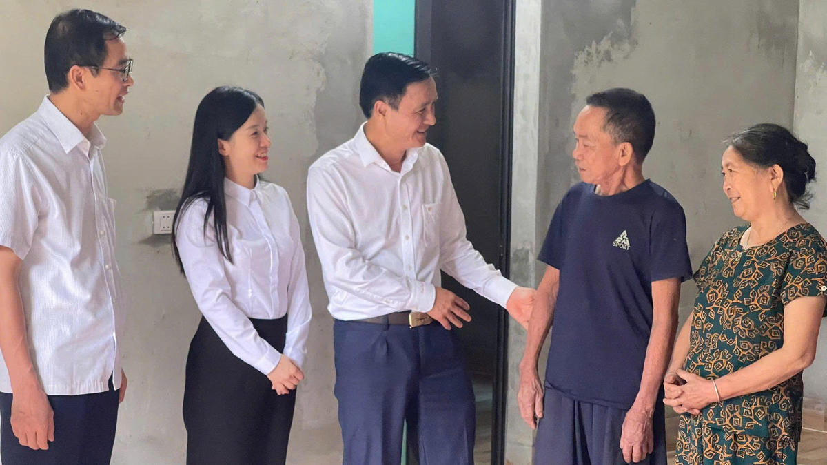 Nụ cười của người dân xã Thanh Mai khi khánh thành ngôi nhà mới trong chương trình xóa nhà tạm nhà dột nát.