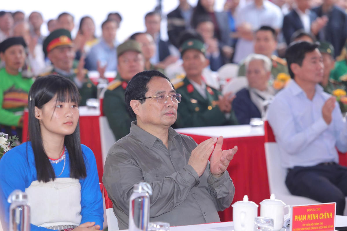 Thủ tướng Phạm Minh Chính chủ trì lễ khởi công tại điểm cầu trung tâm ở xã biên giới Yên Khương. Ảnh: Minh Hiếu