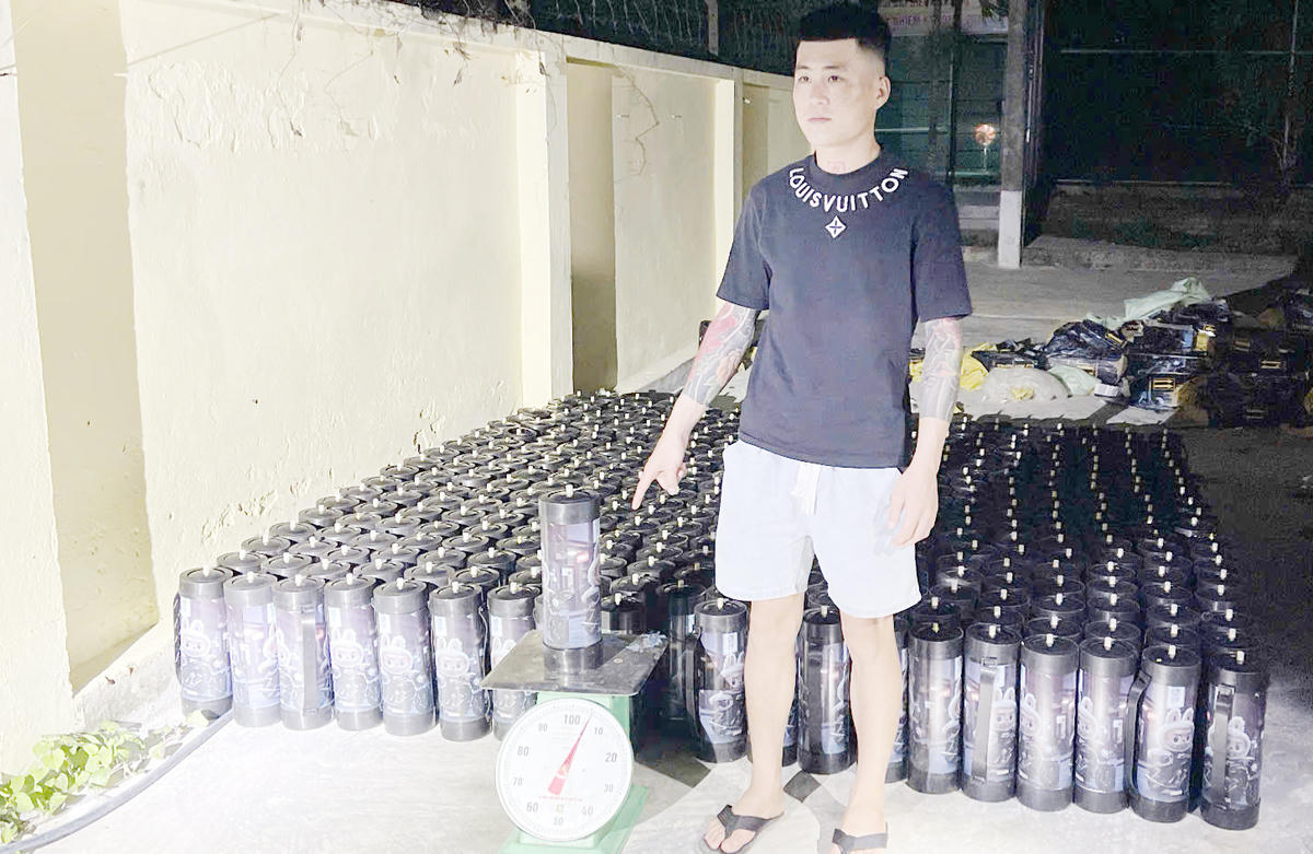 Đồn BP cửa khẩu Hoành Mô bắt giữ đối tượng vận chuyển khi cười. Ảnh: Đồ BP cung cấp,