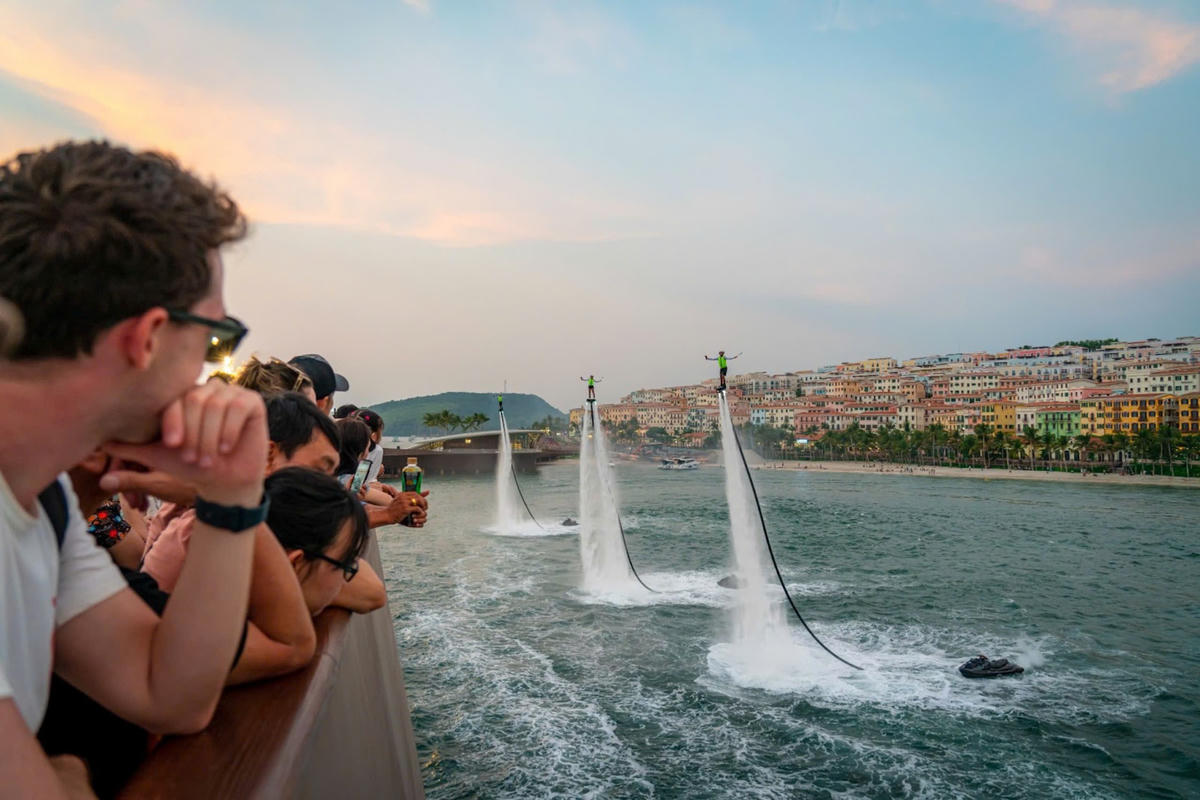 Mỗi điểm đến ở Việt Nam được kỳ vọng trở thành không gian du lịch xanh, phát thải carbon thấp. (Trong ảnh: Thị trấn Hoàng Hôn - Phú Quốc). Ảnh: Minh Quân.