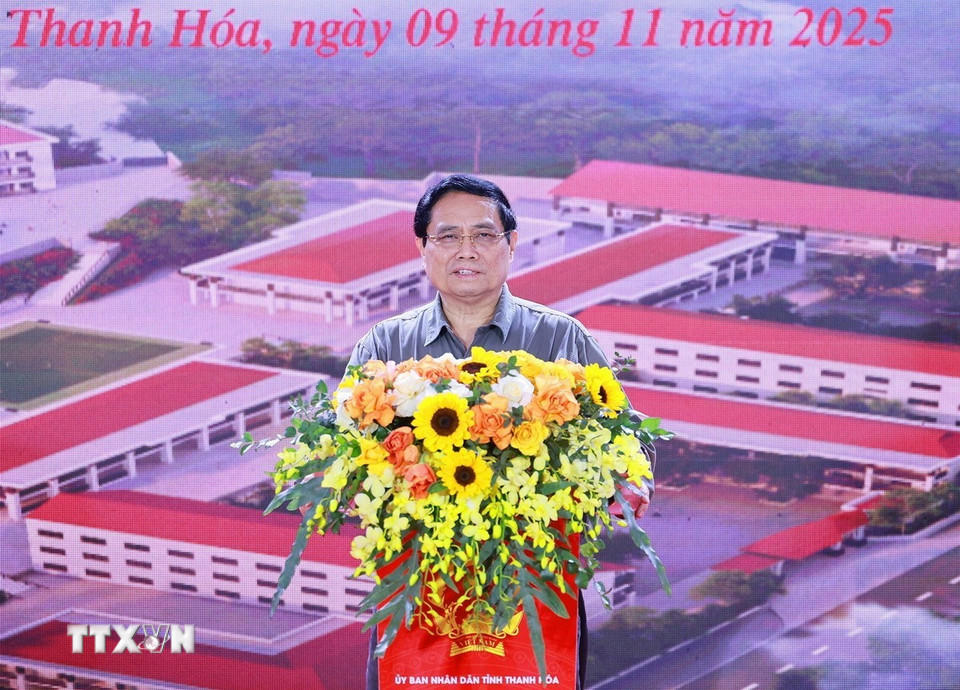 Thủ tướng Phạm Minh Chính phát biểu tại Lễ khởi công tại điểm Trường nội trú liên cấp Tiểu học và Trung học cơ sở xã Yên Khương, Thanh Hóa. (Ảnh: Dương Giang/TTXVN).