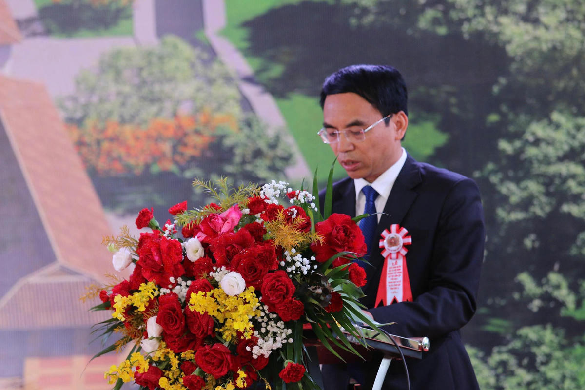 Ông Nguyễn Minh Tiến, Phó Chủ tịch UBND tỉnh Sơn La phát biểu tại Lễ khởi công. Ảnh: H.H