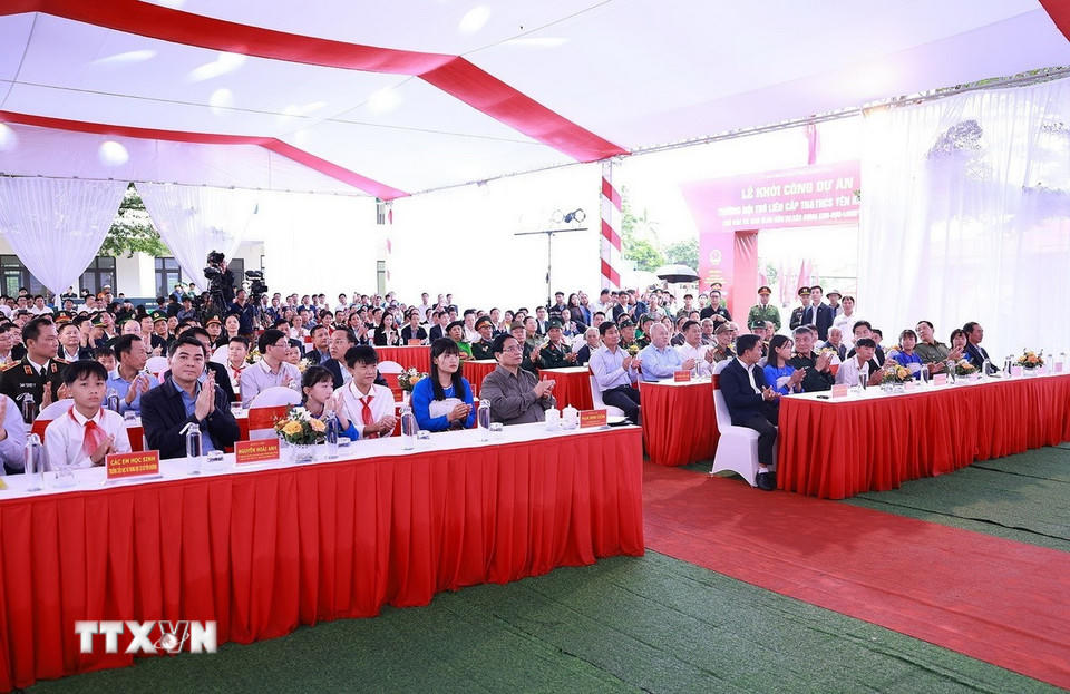 Thủ tướng Phạm Minh Chính dự Lễ khởi công tại điểm Trường nội trú liên cấp Tiểu học và Trung học cơ sở xã Yên Khương, Thanh Hóa. (Ảnh: Dương Giang/TTXVN).