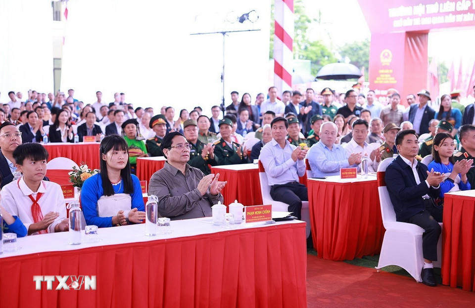 Thủ tướng Phạm Minh Chính dự Lễ khởi công tại điểm Trường nội trú liên cấp Tiểu học và Trung học cơ sở xã Yên Khương, Thanh Hóa. (Ảnh: Dương Giang/TTXVN).