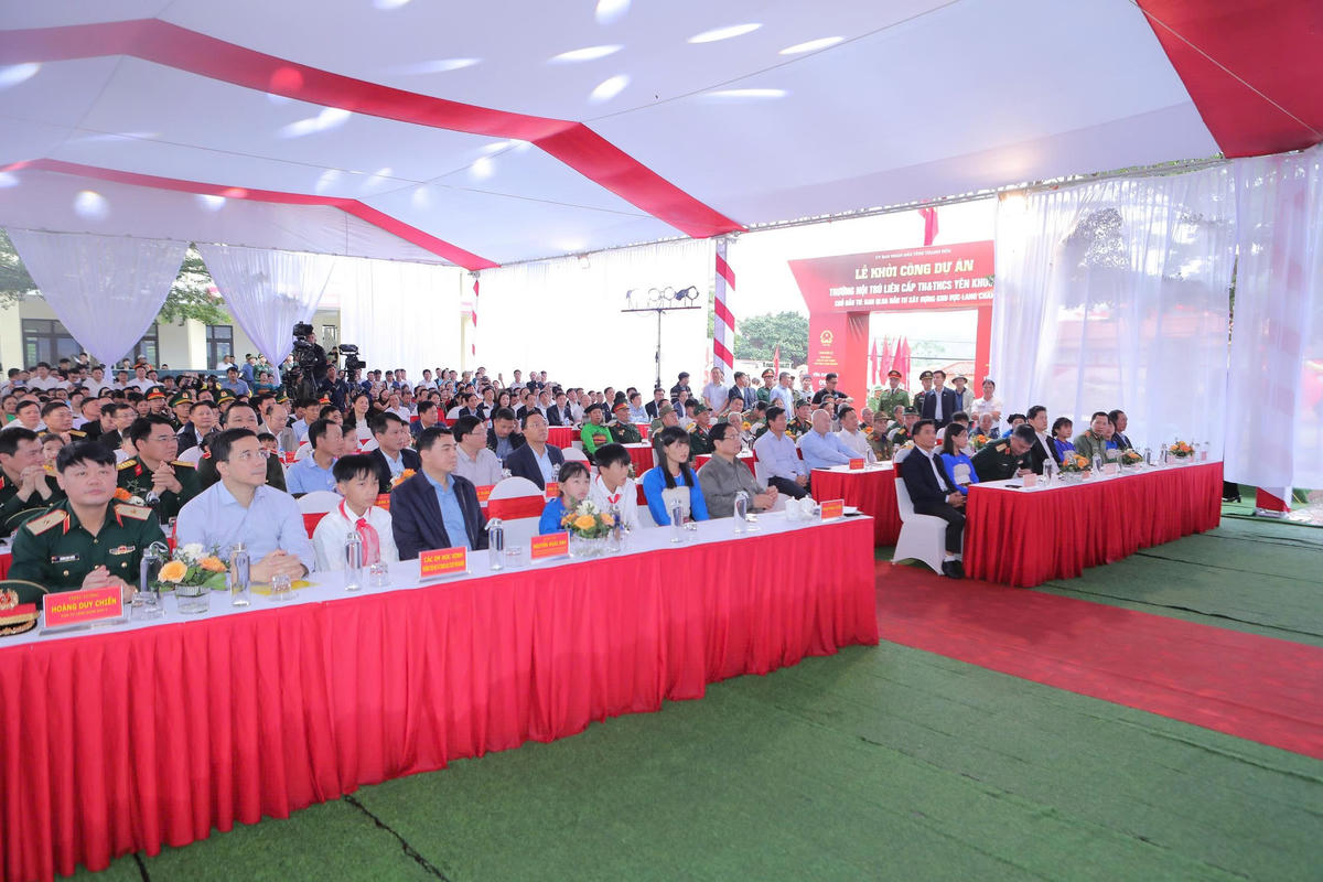 Thủ tướng: Xây dựng trường vùng biên phải thần tốc, táo bạo, vì tương lai con em các dân tộc