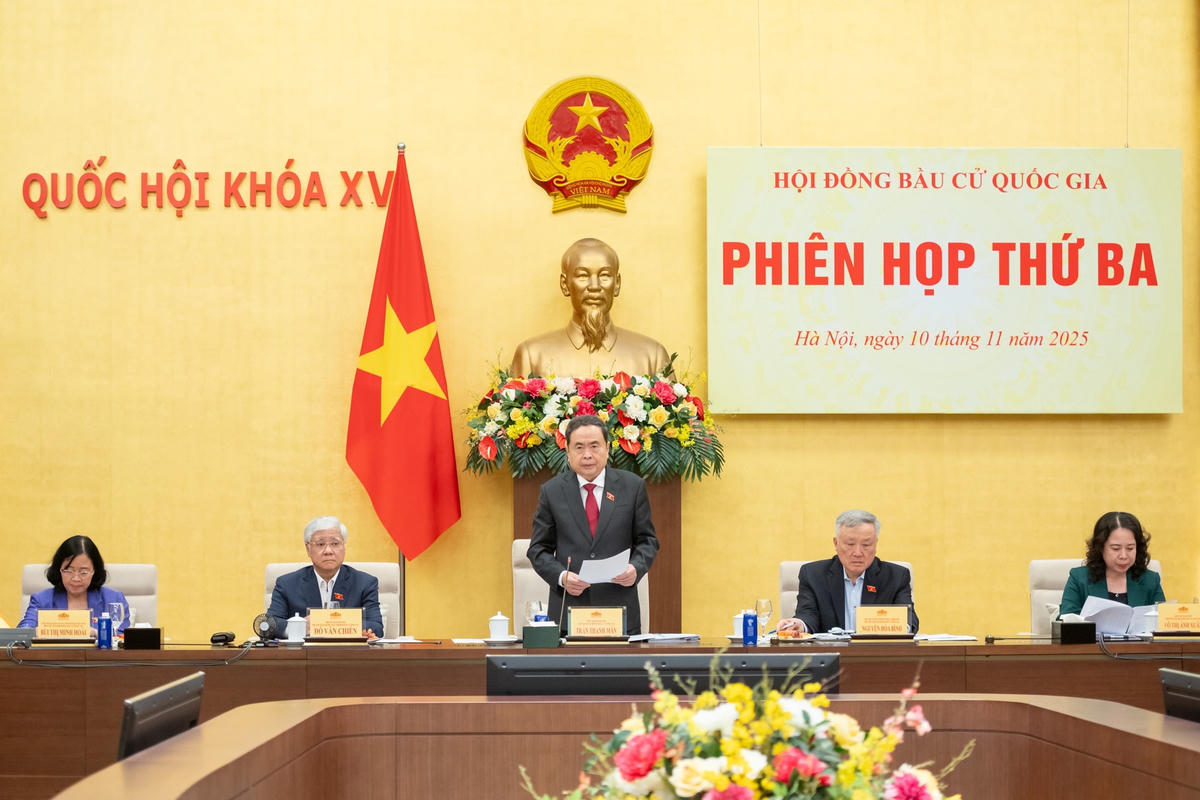 Toàn cảnh phiên họp (Ảnh: Phạm Thắng)