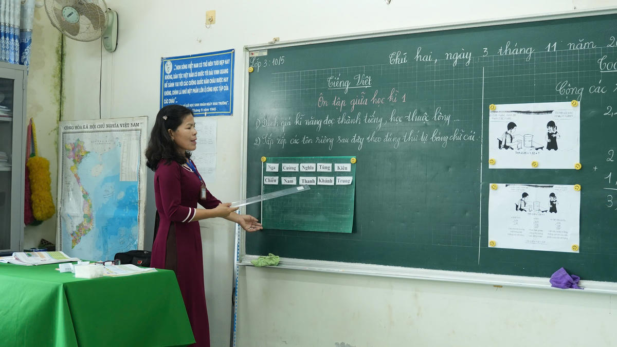 Khi Luật Nhà giáo có hiệu lực, giáo viên sẽ được hưởng mức lương cao nhất trong khối hành chính sự nghiệp. Ảnh minh họa: Văn Hiền